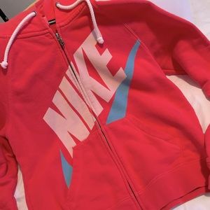 Nike hooded sweatshirt with zipper. ☀️
